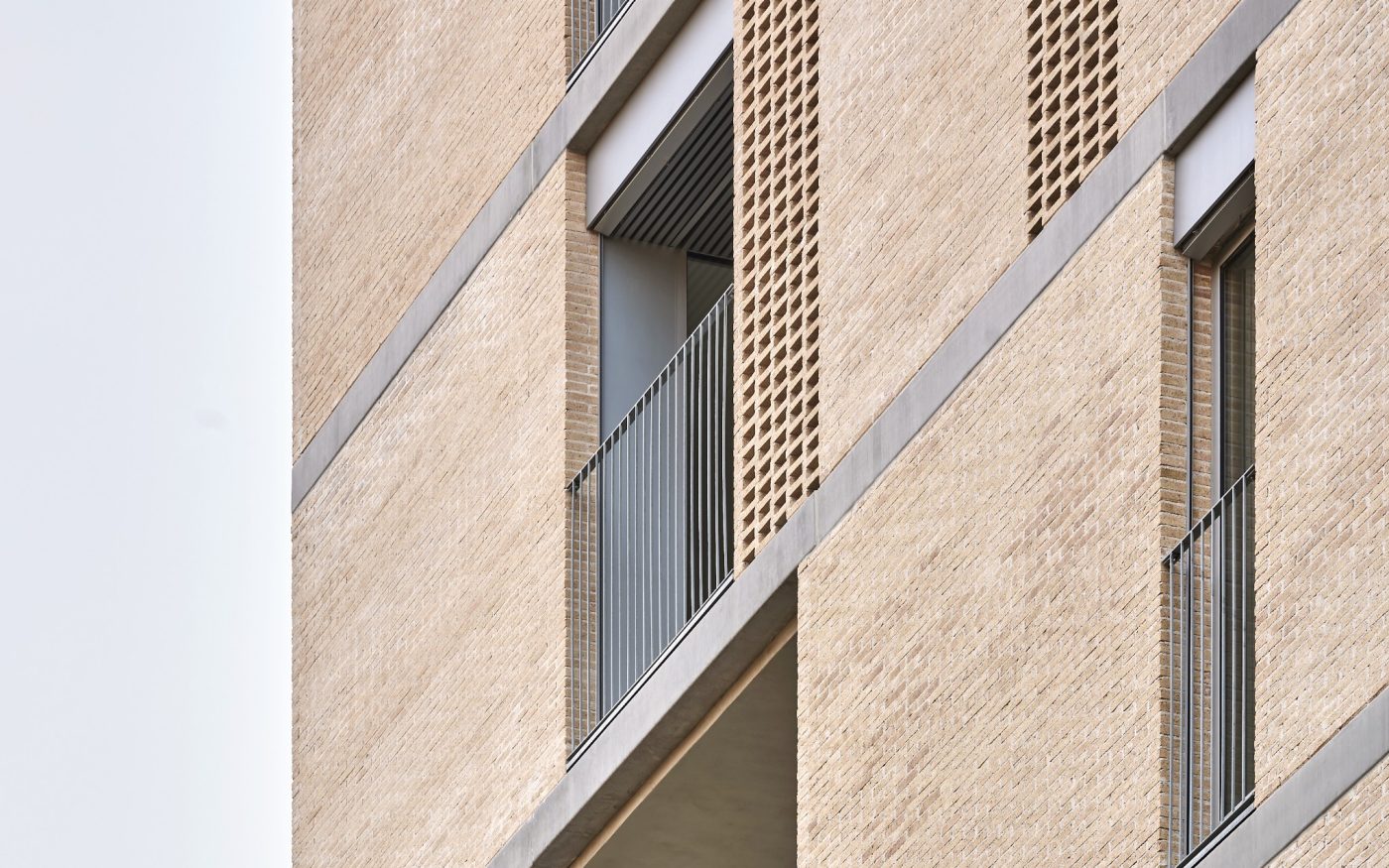 Brick Award 26 Nominee SOCIAL ATRIUM - 54 DWELLINGS IN THE BESÒS - Peris+Toral