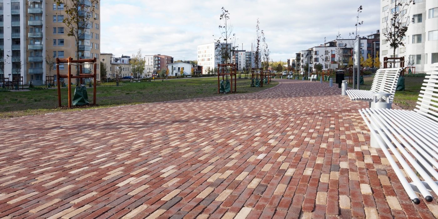 Westermarckin puisto, Järvenpää, bulevardin kiveys Siena ja Padova sekoitus