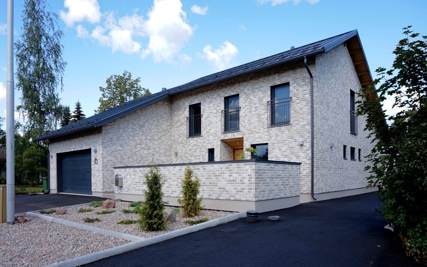 Kerrostalo Tullivuorentie Helsinki Retro tiilet