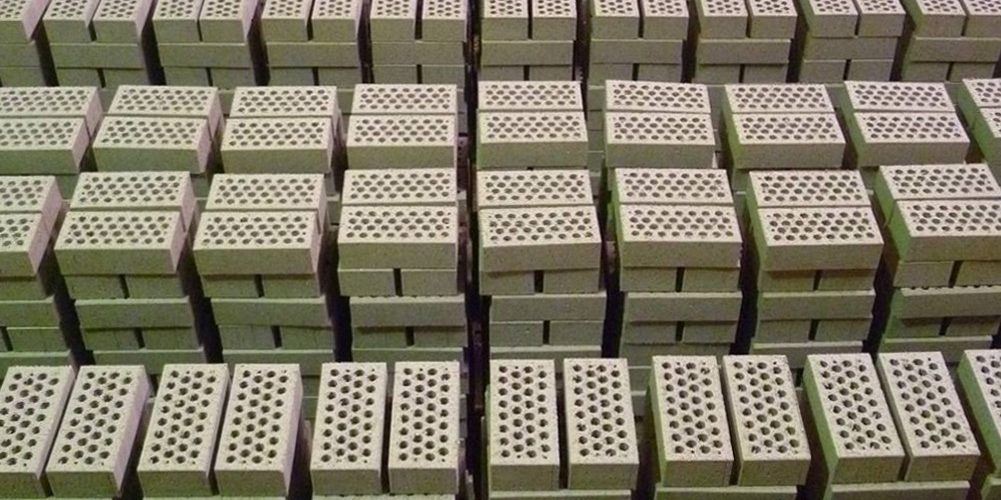 Tiilipinot tehtaalla