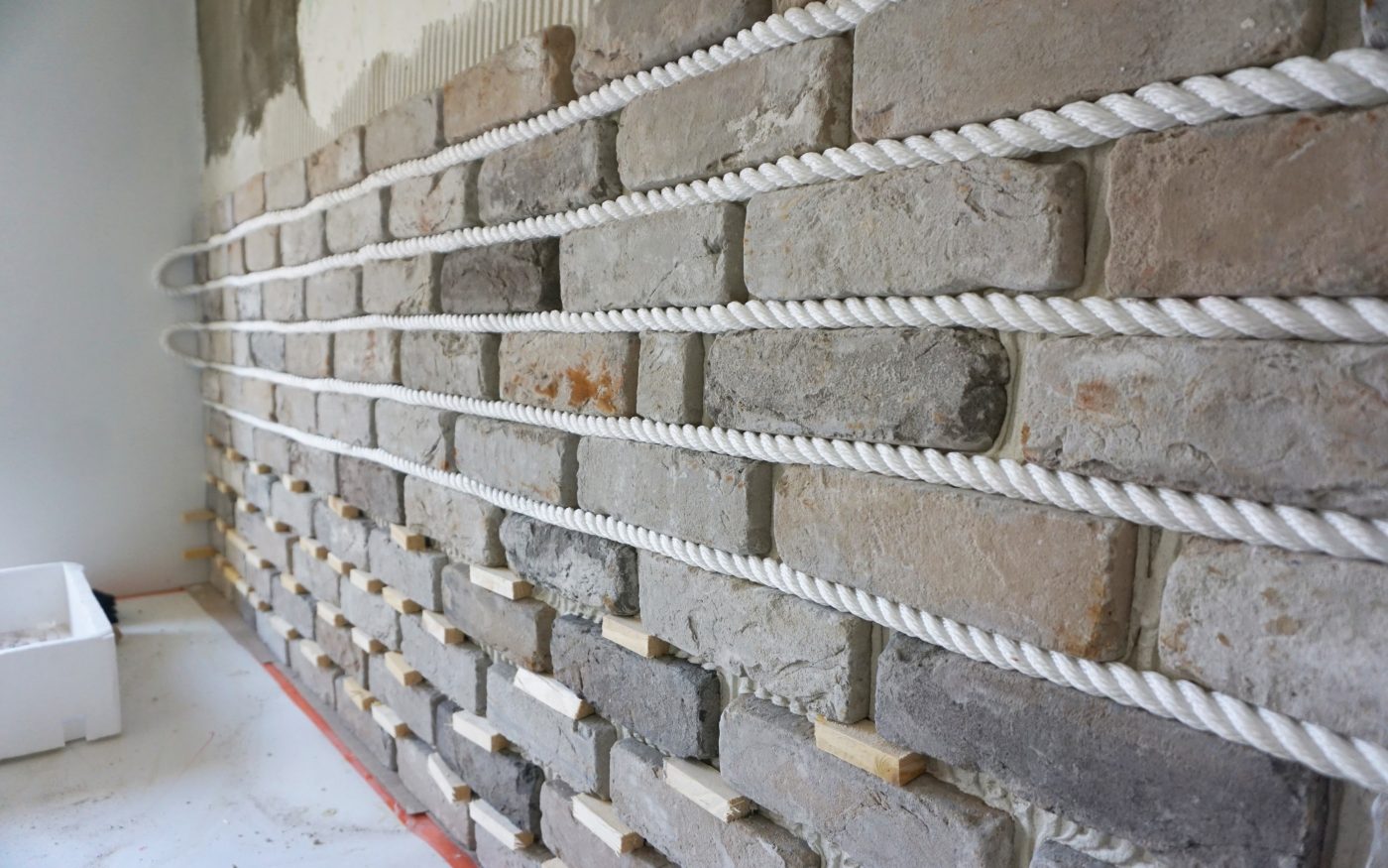 Sisustustiililaattojen asennus