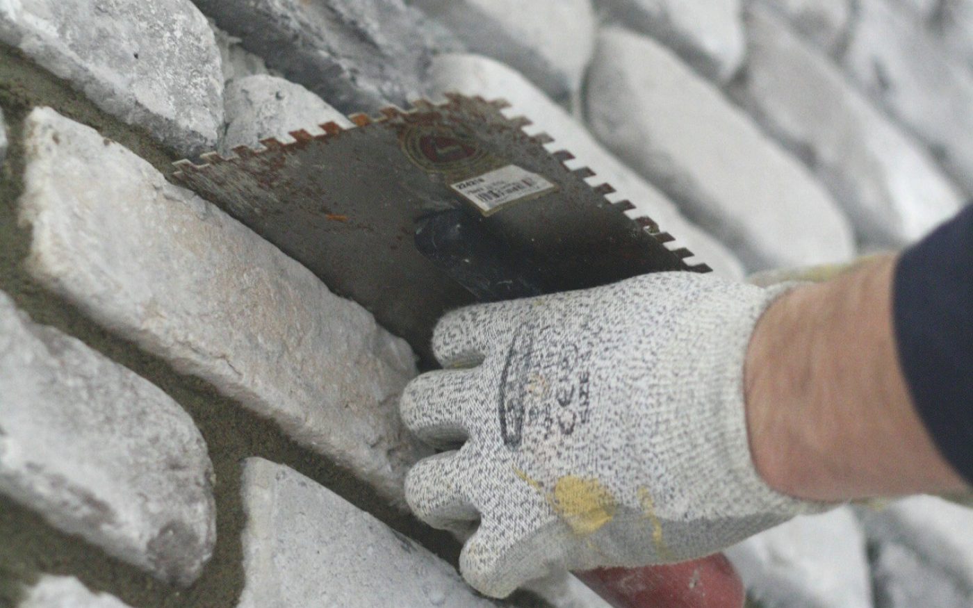 Sisustustiililaattojen asennus