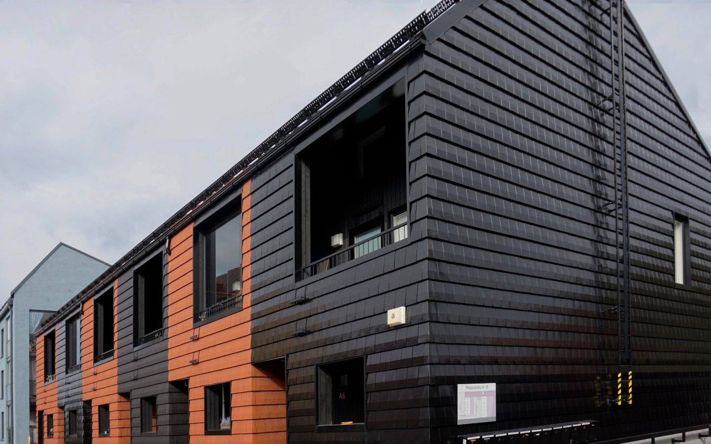 Kattotiili julkisivussa Alppikylä Helsinki