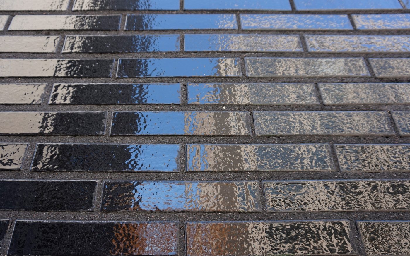 As Oy Jätkäsaaren Lakeanpuisto lasitetut tiilet