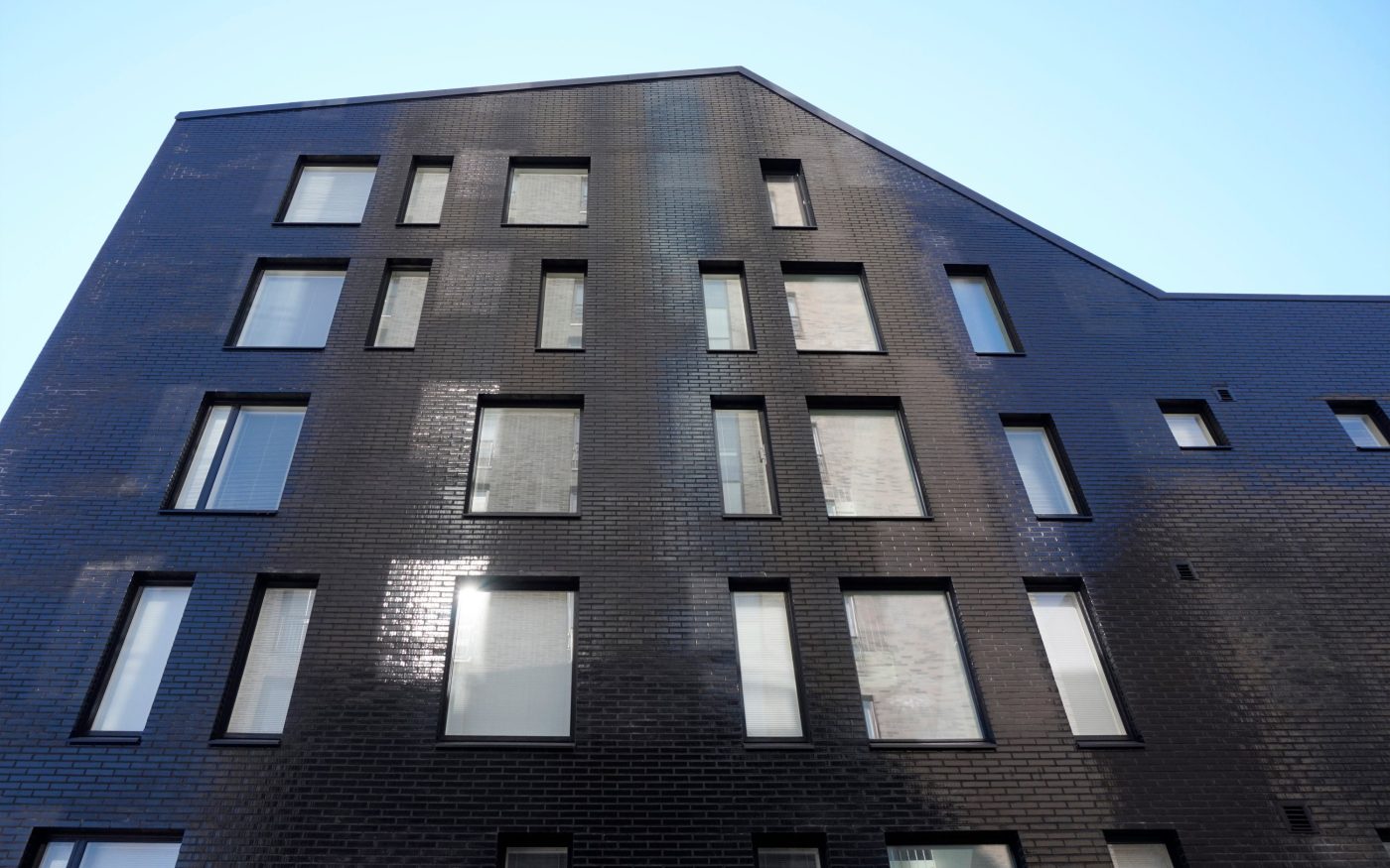 As Oy Jätkäsaaren Lakeanpuisto lasitetut tiilet