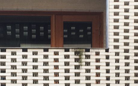 Tiilijulkisivun puhdistaminen