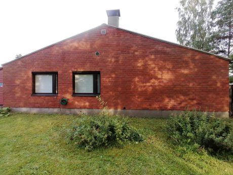 Tiilijulkisivun puhdistaminen