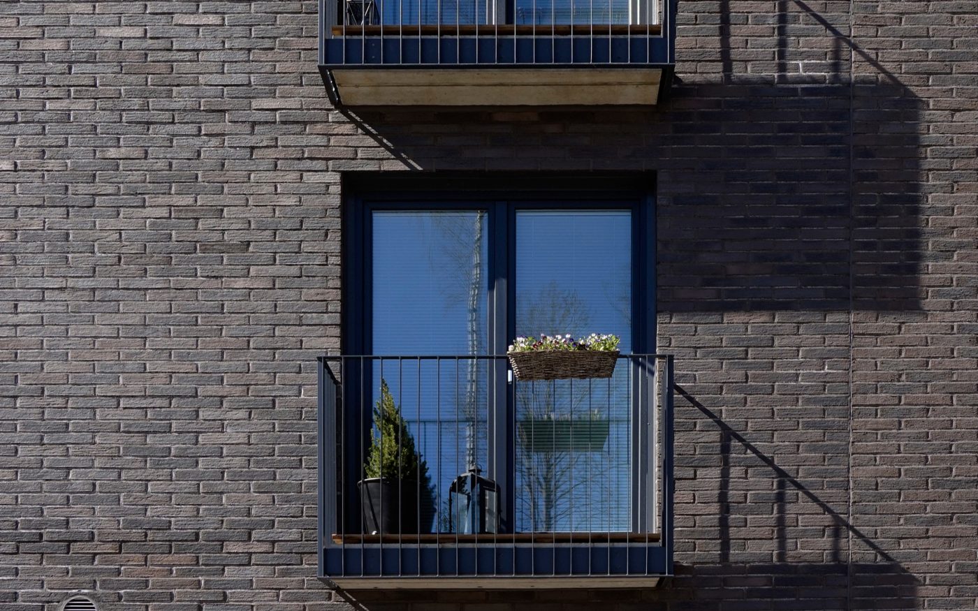 Kummelivuorentie asuinkerrostalot Graniitinkirjava Makasiini