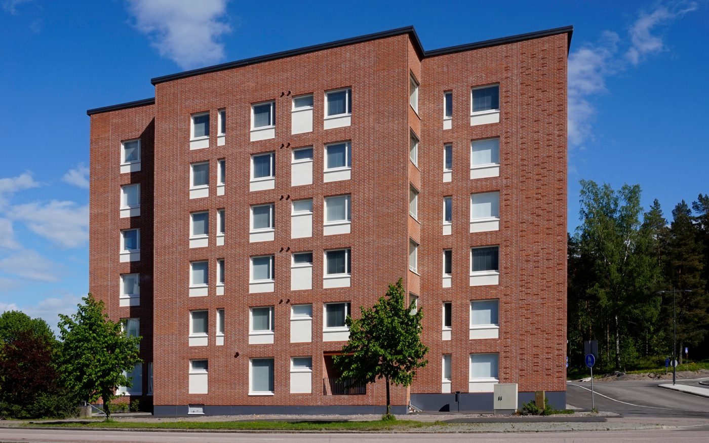 Kerrostalo Pataljoonantie Tuusula Punainen Retro