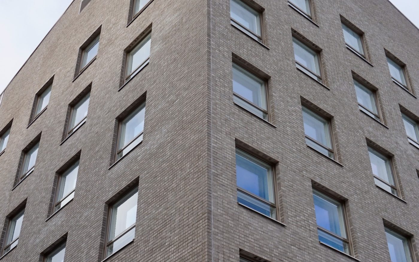 Vallilan salaisuus -asuinkerrostaloissa tiilipalkit