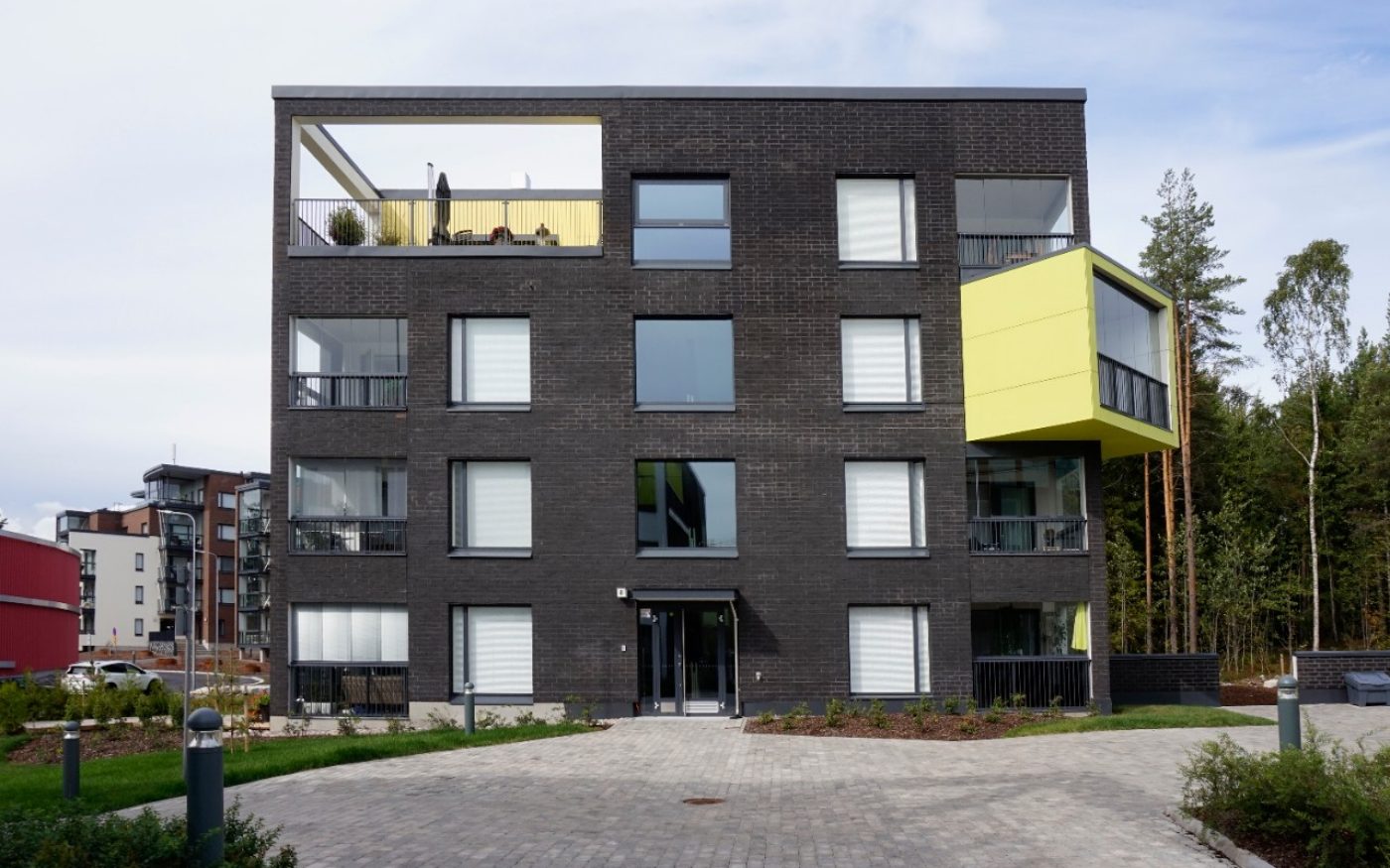 Apartment building Rosalankuja Helsinki, black brick facade
