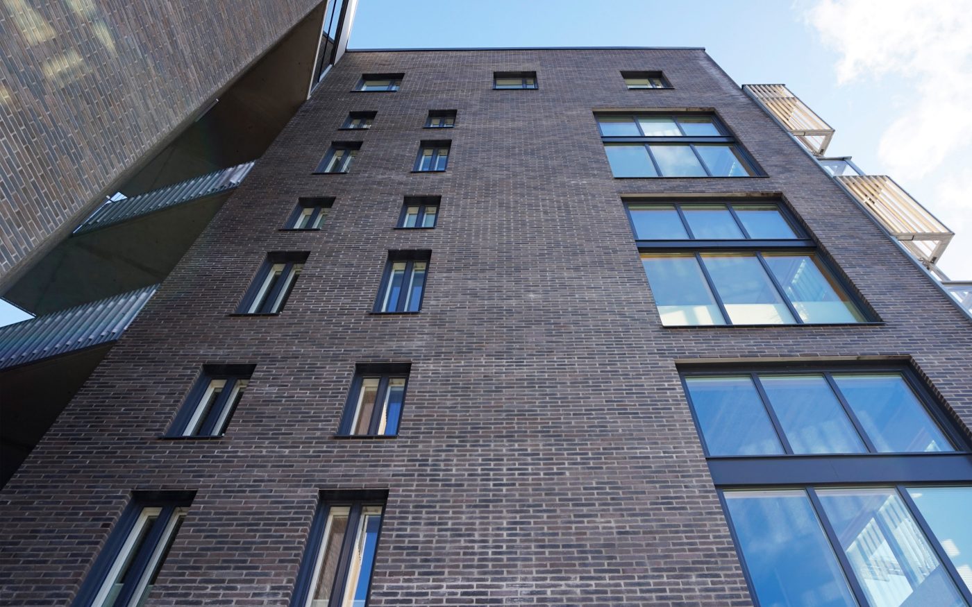 EKE Loft Kruunuvuorenranta Graniitinkirjava Makasiini