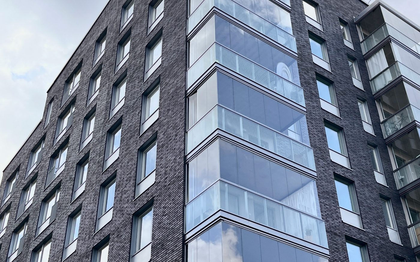 TOAS Rauhaniemi asuinkerrostalo Hiilenkirjava Makasiini