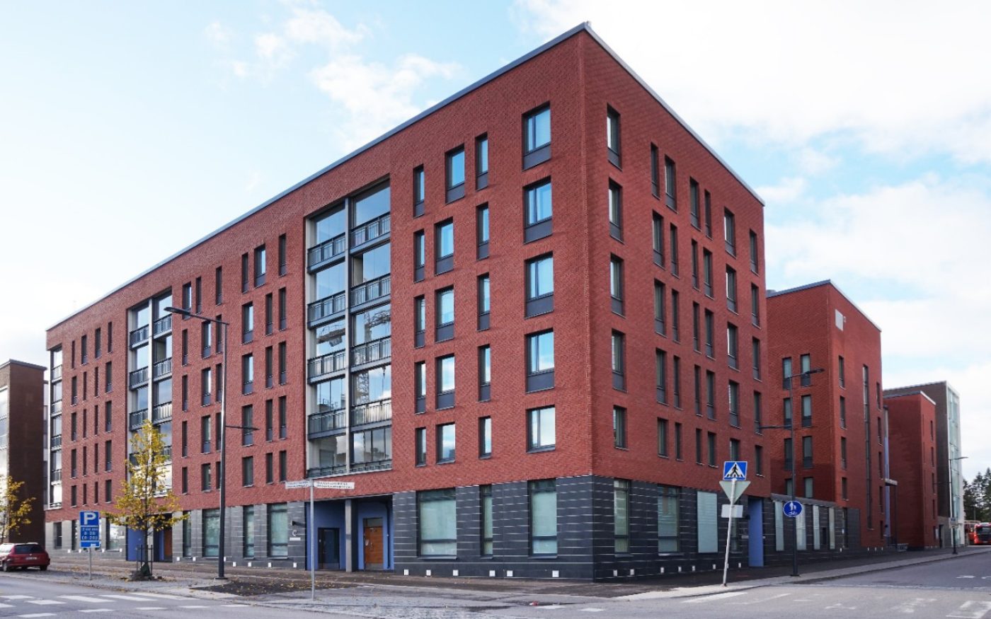 Apartment building Kivisto Vantaa  with red Iltarusko brick facade