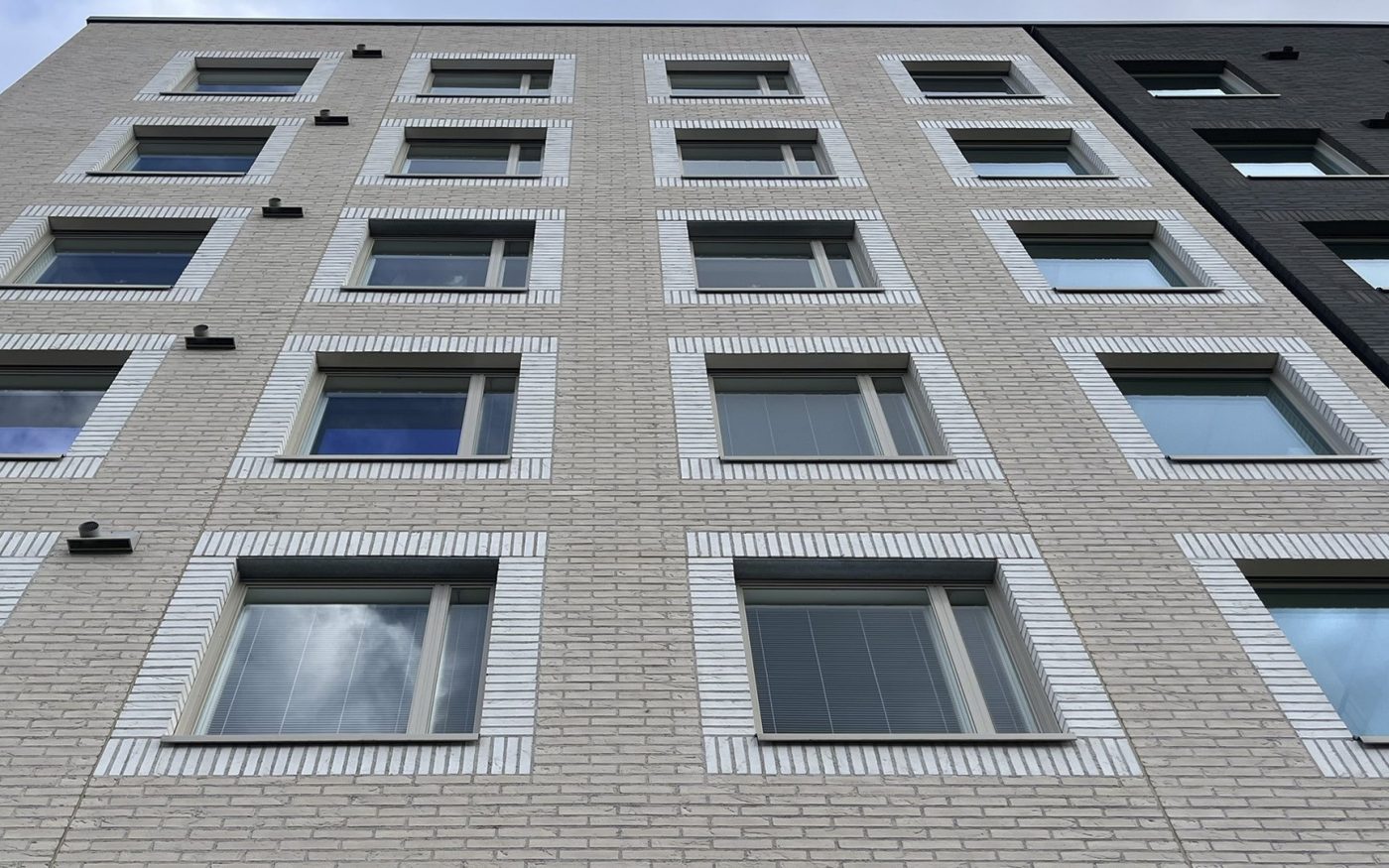 Asuinrakennus ja kauppa Larin Kyostin tie