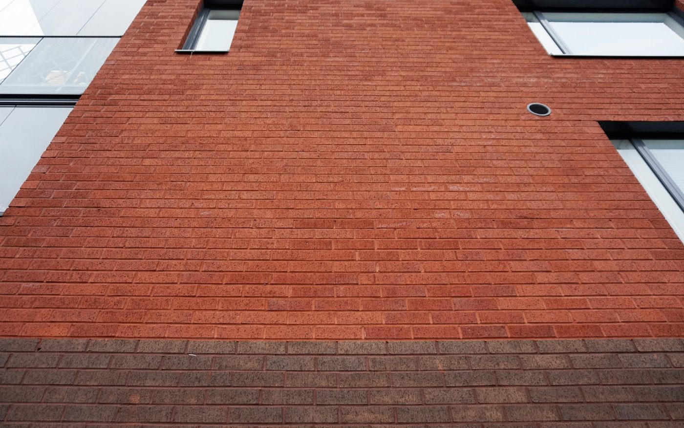 Punatiiliset referenssikuvat