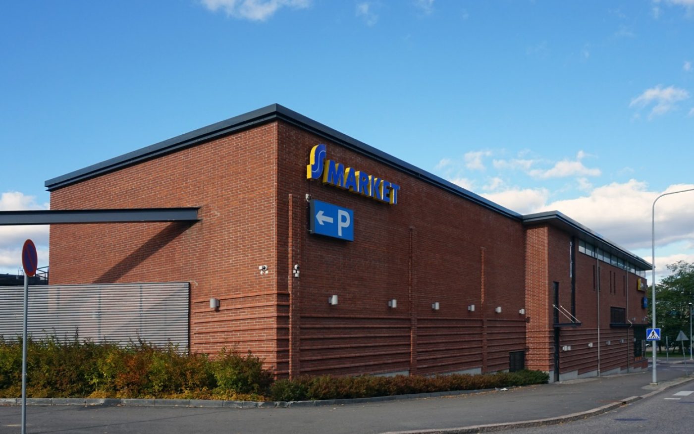 Grocery in Maunula Helsinki with red brick facade