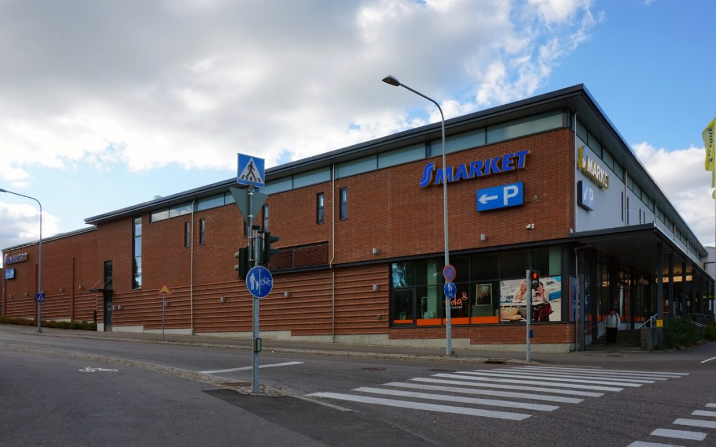 Grocery in Maunula Helsinki with red brick facade