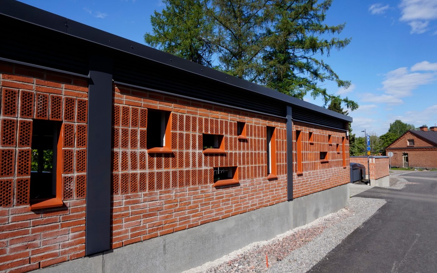 Kerrostalo Pataljoonantie Tuusula Punainen Retro