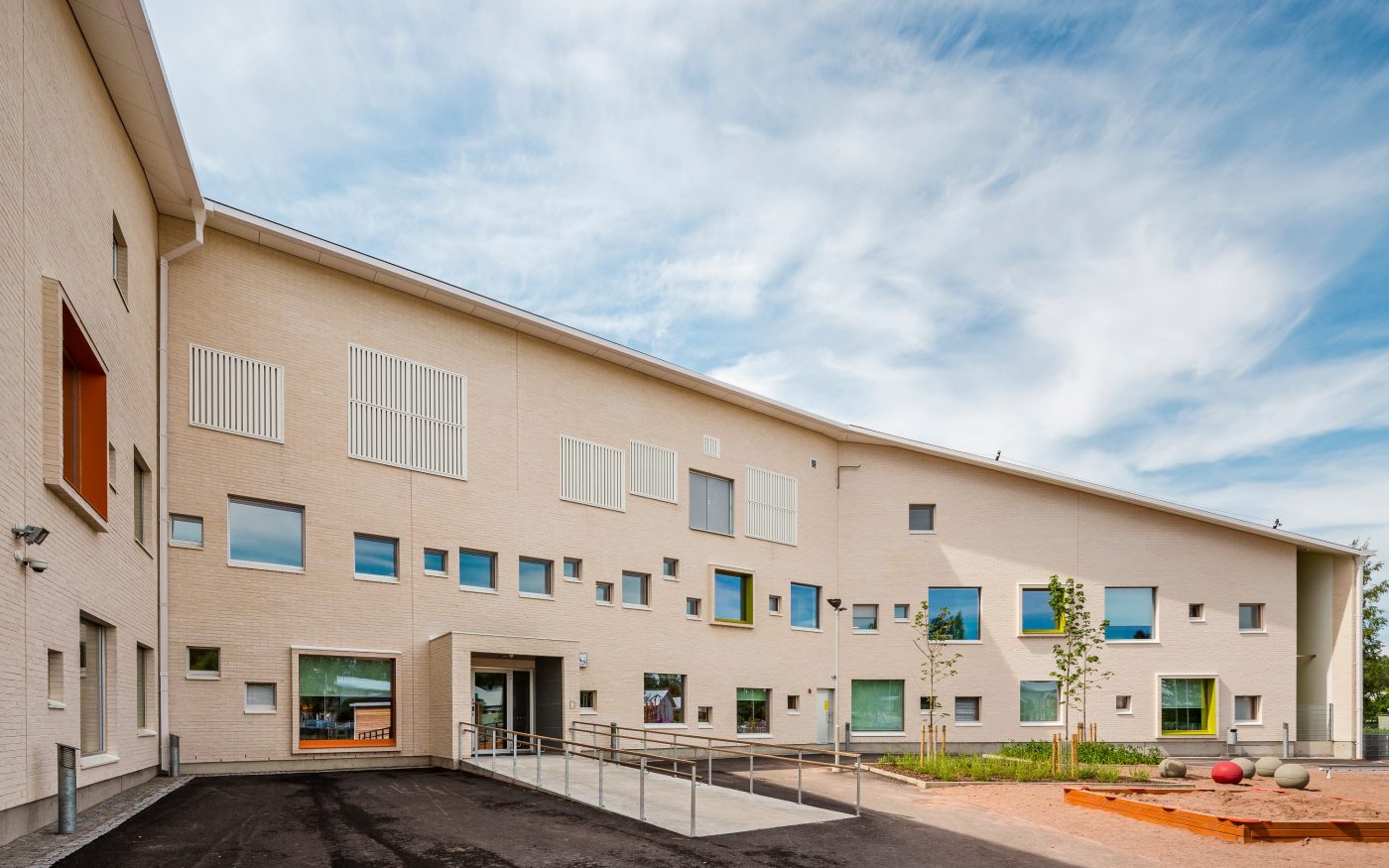 Alakoulu ja päiväkoti, Ojaniittutalo, Lohja