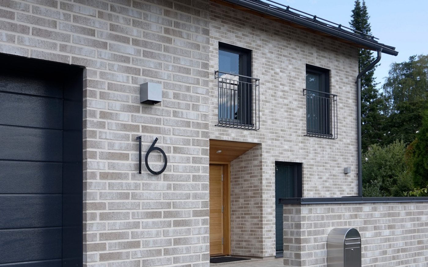 Kerrostalo Tullivuorentie Helsinki Retro tiilet