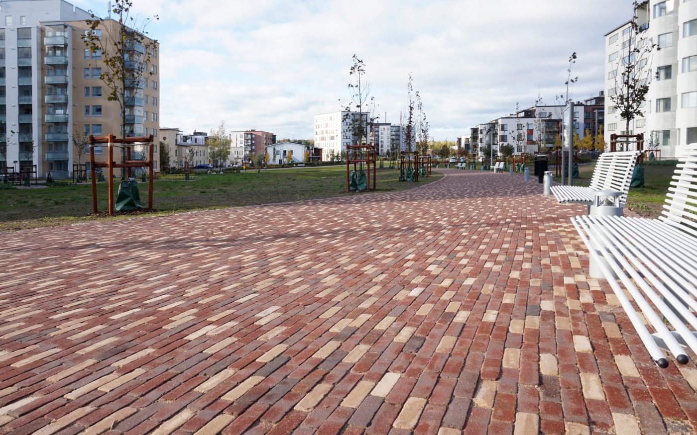 Westermarckin puisto, Järvenpää, bulevardin kiveys Siena ja Padova sekoitus