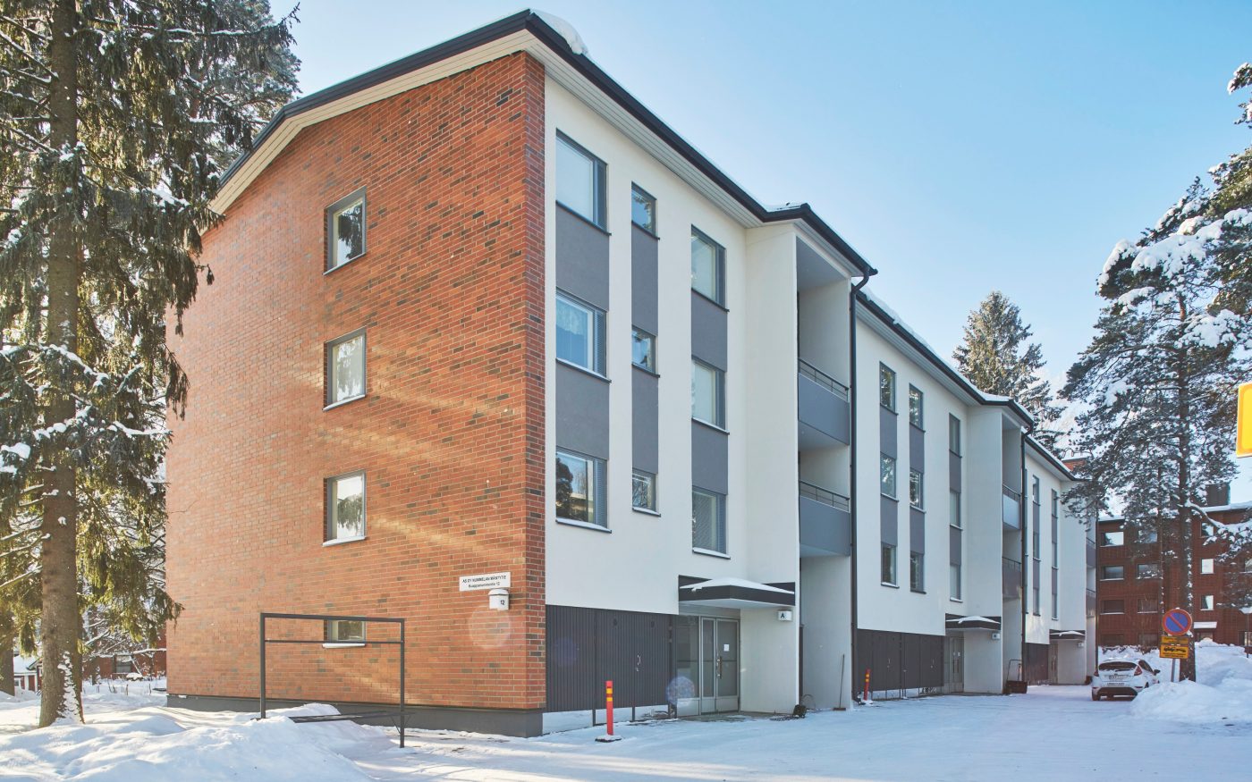 Nummela julkisivusaneeraus tiiliaatta kirjava punainen