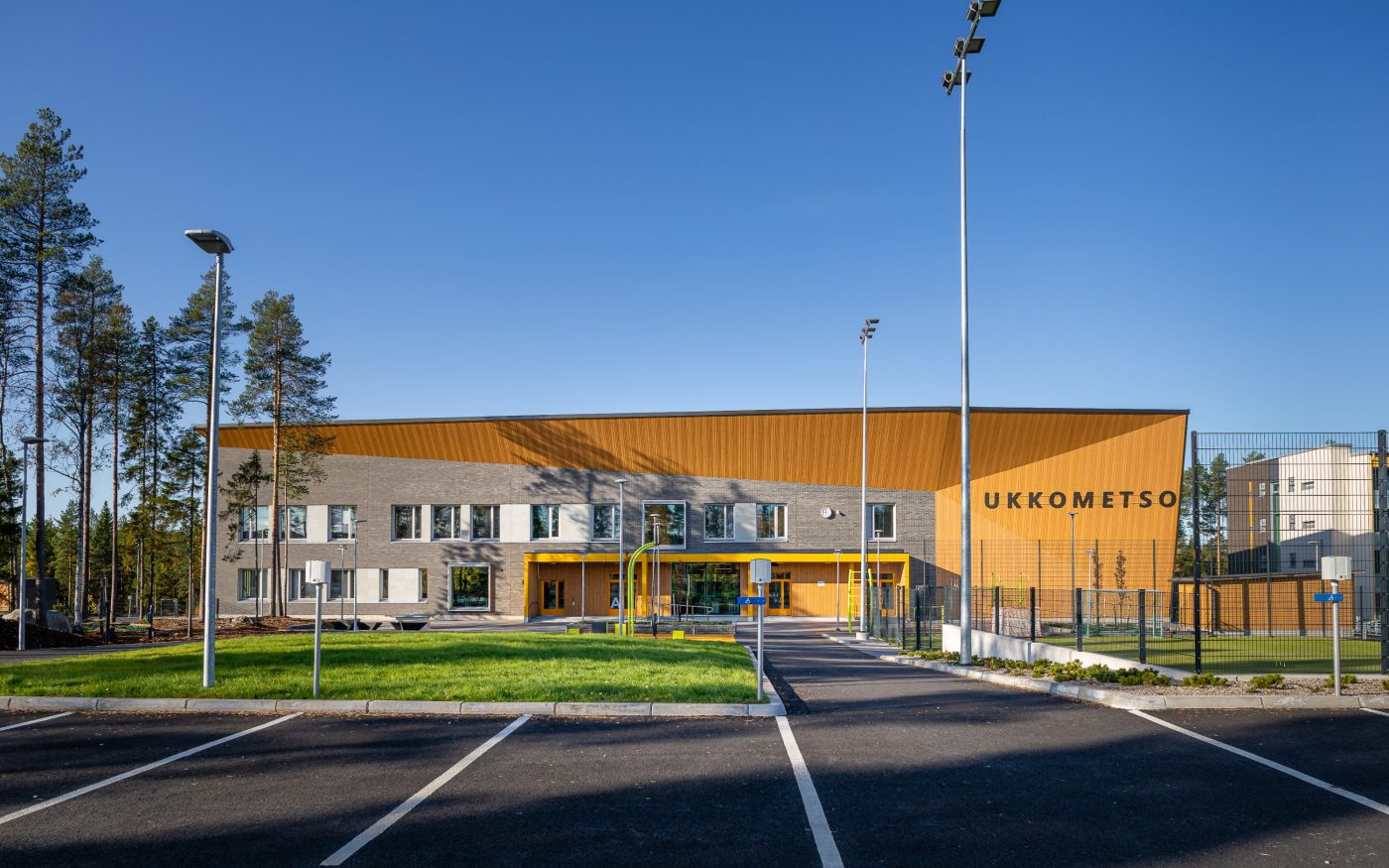 Ukkometson koulu, kennoharkkorunko