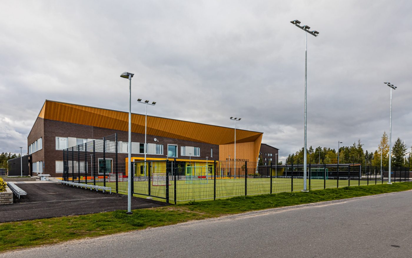 Ritaharjun koulu, kennoharkkorunko ja tiilijulkisivu