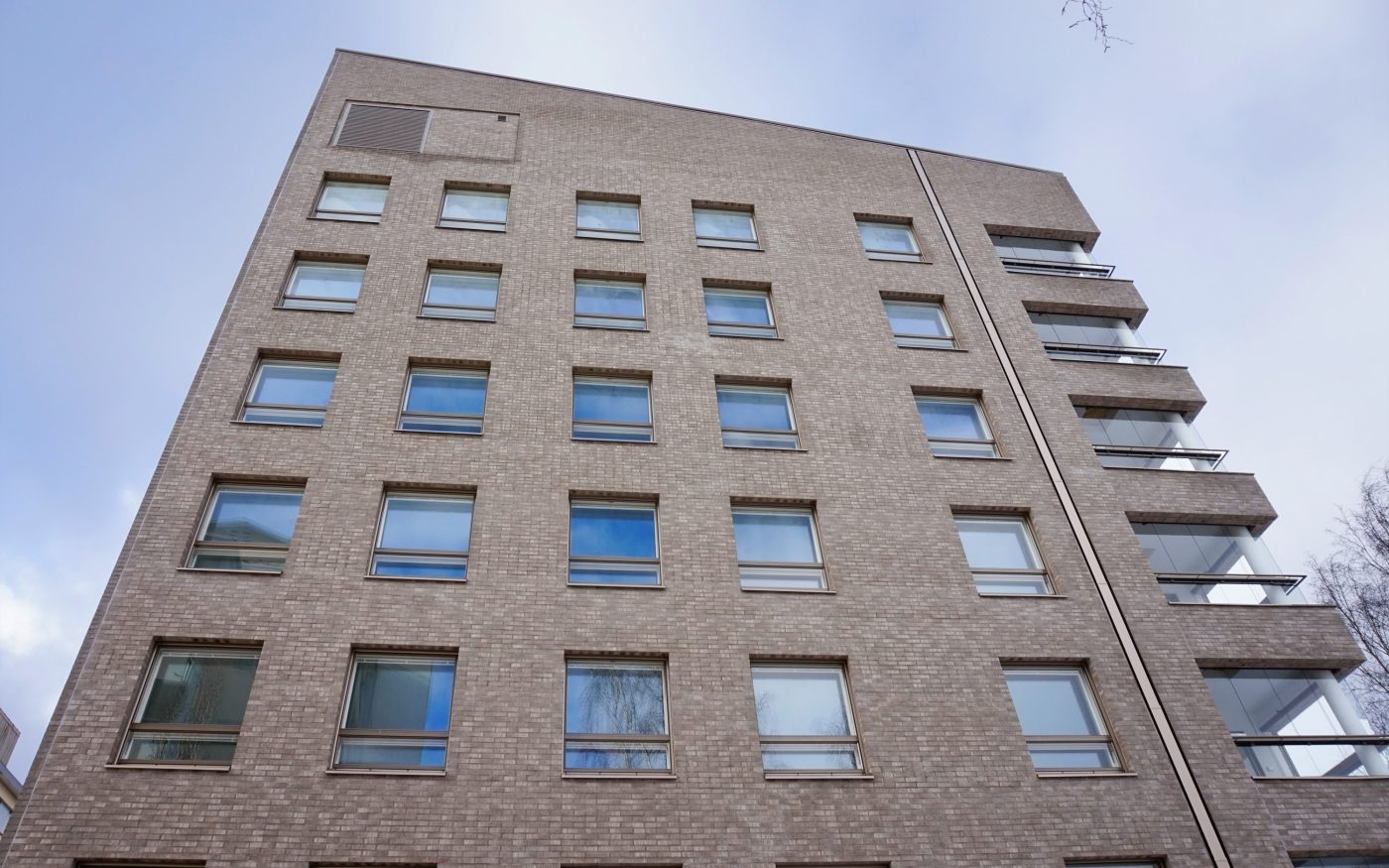 Vallilan salaisuus -asuinkerrostaloissa tiilipalkit