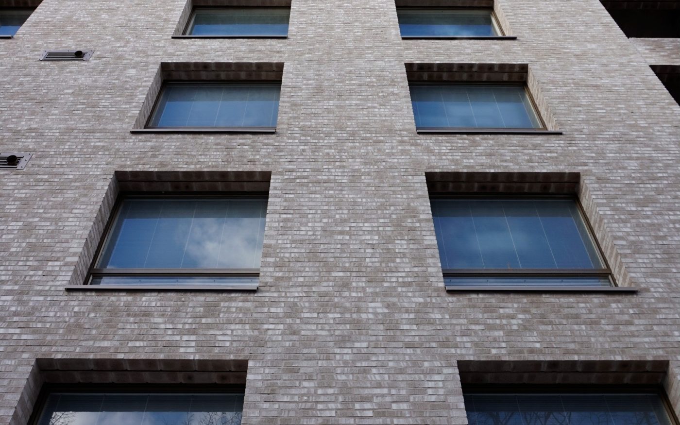 Vallilan salaisuus -asuinkerrostaloissa tiilipalkit