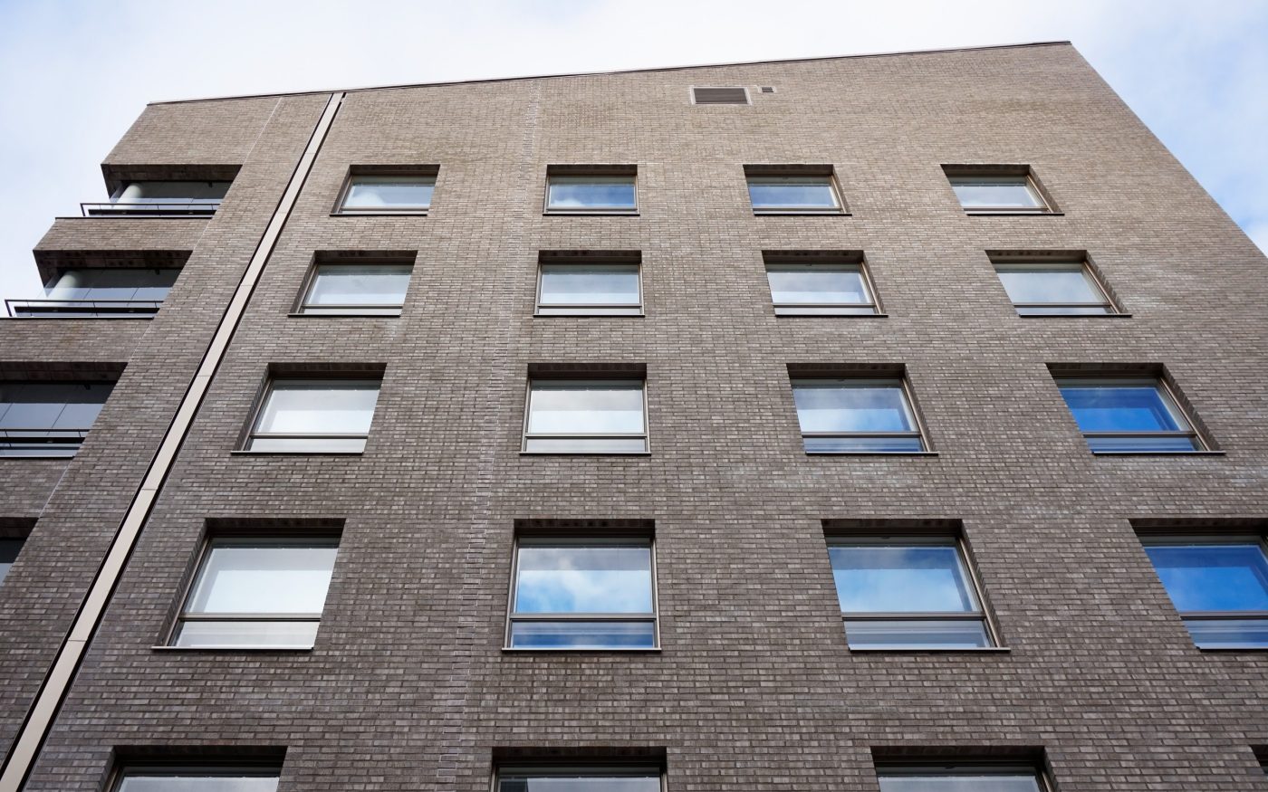 Vallilan salaisuus -asuinkerrostaloissa tiilipalkit