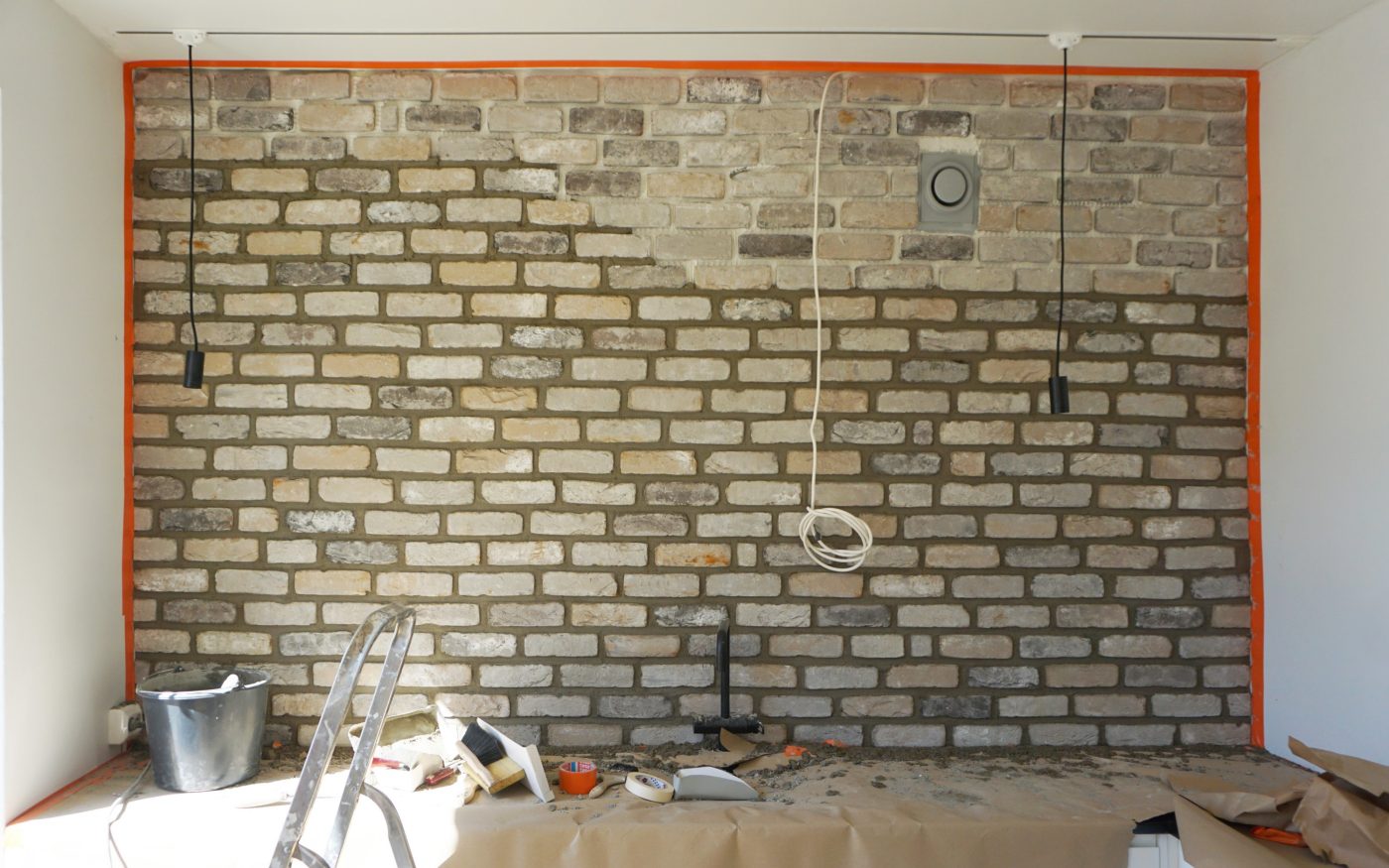 Sisustustiililaattojen asennus