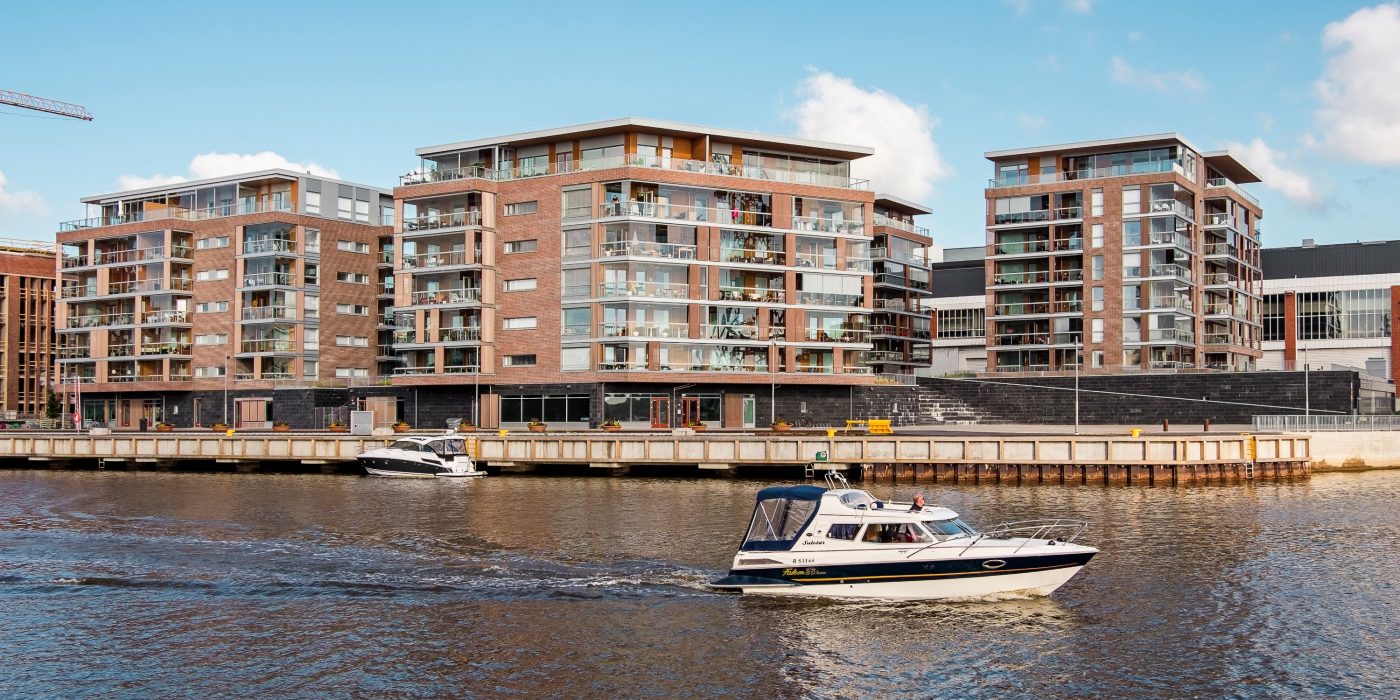 Telakkarannan asuinalue, Turku, Ruskonkirjava Makasiini