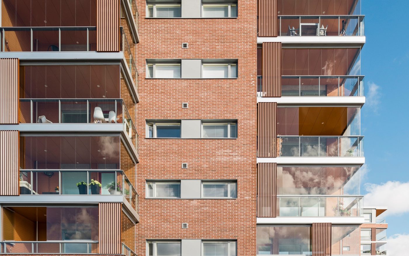 Telakkarannan asuinalue, Turku, Ruskonkirjava Makasiini