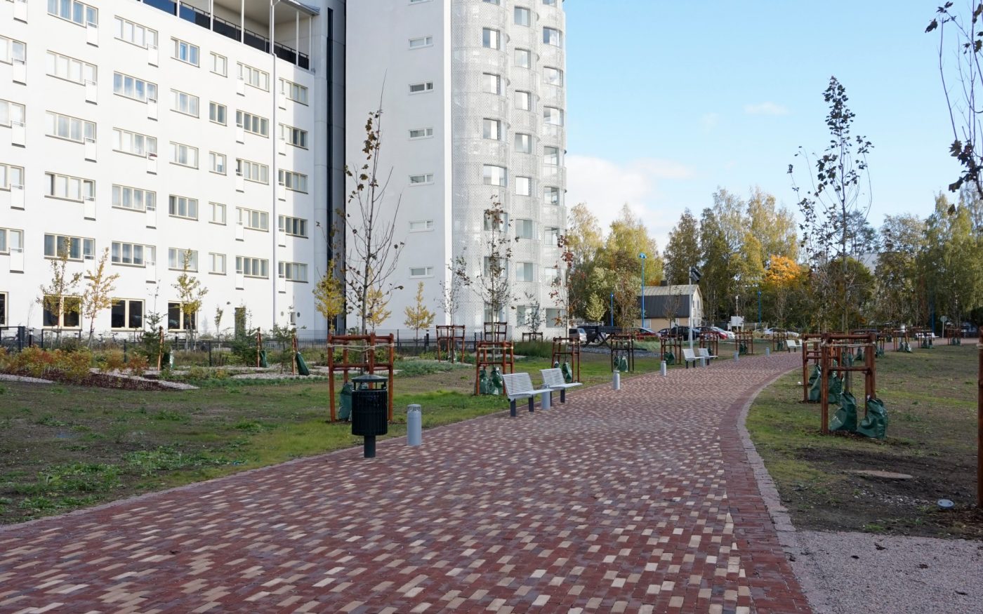 Westermarckin puisto, Järvenpää, bulevardin kiveys Siena ja Padova sekoitus